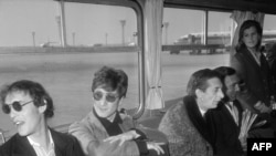 Жон Леннон, Париж, 18-сентябрь, 1966-жыл.