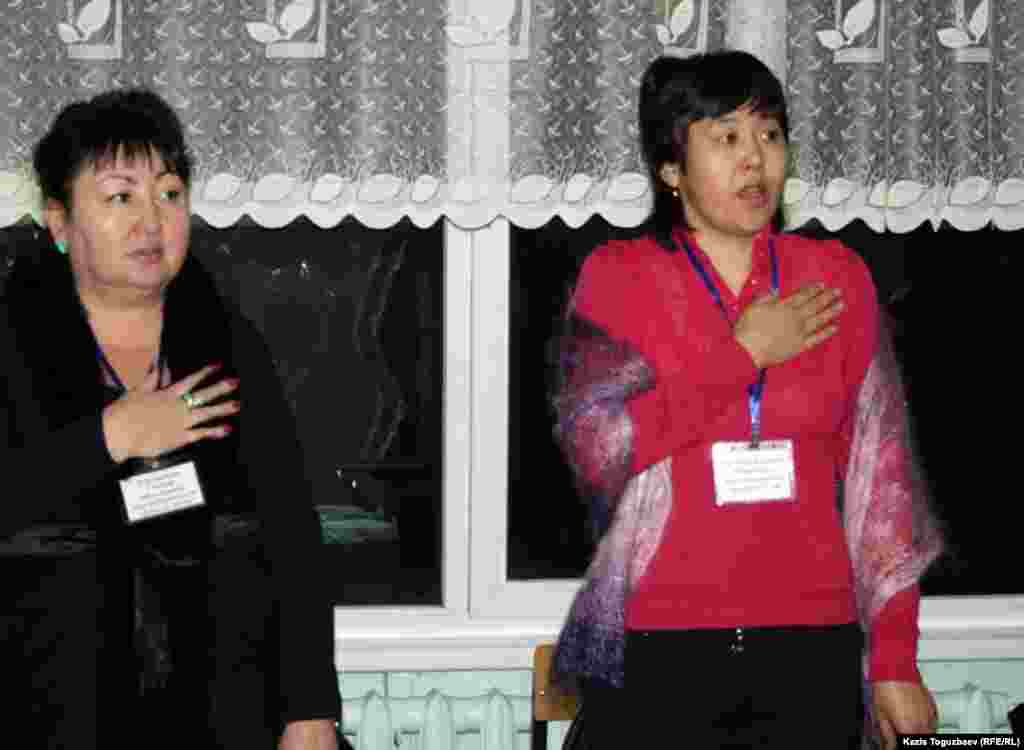 Избирательный участок начал работу в день голосования с исполнения Государственного Гимна Казахстана. Алматы.