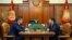 Президент Сооронбай Жээнбеков менен мурдагы өкмөт башчы Сапар Исаков. 