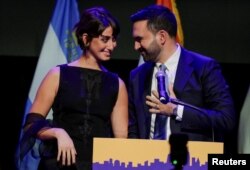 Зоҳран Мамданий рафиқаси билан