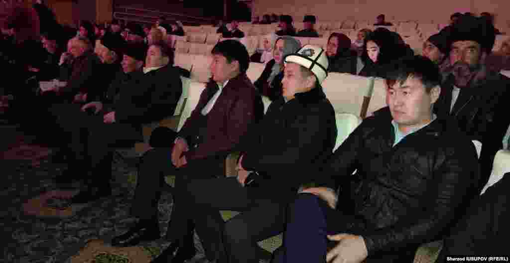 Навоийга бағишланган кечада турли миллат вакиллари иштирок этишди.