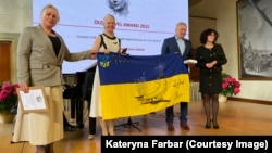 Представниці Save Ukraine під час нагородження у Празі, 2025 рік