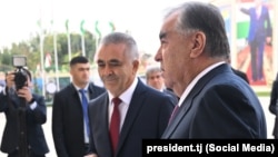 Эмомалӣ Раҳмон ва Бег Сабур. Акс аз соли 2023