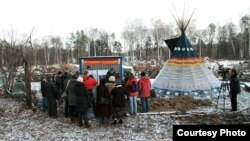Открытие зимнего лагеря защитников Химкинского леса. 16 ноября 2011 года. © Игорь Подгорный / Гринпис