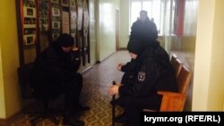 «Самооборона» в захопленому приміщенні. Бахчисарай, лютий 2015 року