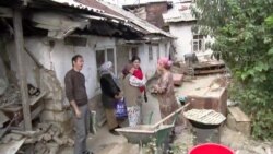 Пострадавшая от стихии семья вернулась в полуразрушенный дом