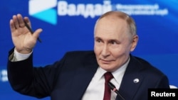 Президент РФ Владимир Путин вступает в рамках Валдайского клуба