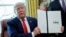 Дональд Трамп Иранга каршы жаңы санкцияга кол койгон учур. 24-июнь, 2019-жыл.