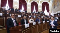 Armenia - Gyumri Mayor Samvel Balasanian (L) attends the first session of the city's municipal council, 10Oct2016.