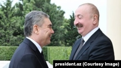 Arhiw suraty. Azerbaýjanyň prezidenti Ylham Alyýew öňki prezident Gurbanguly Berdimuhamedow bilen gepleşik geçirdi.