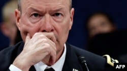Глава агентства национальной безопасности США генерал Кит Александр на слушаниях в палате представителей. Вашингтон, 18 июня 2013 года.  