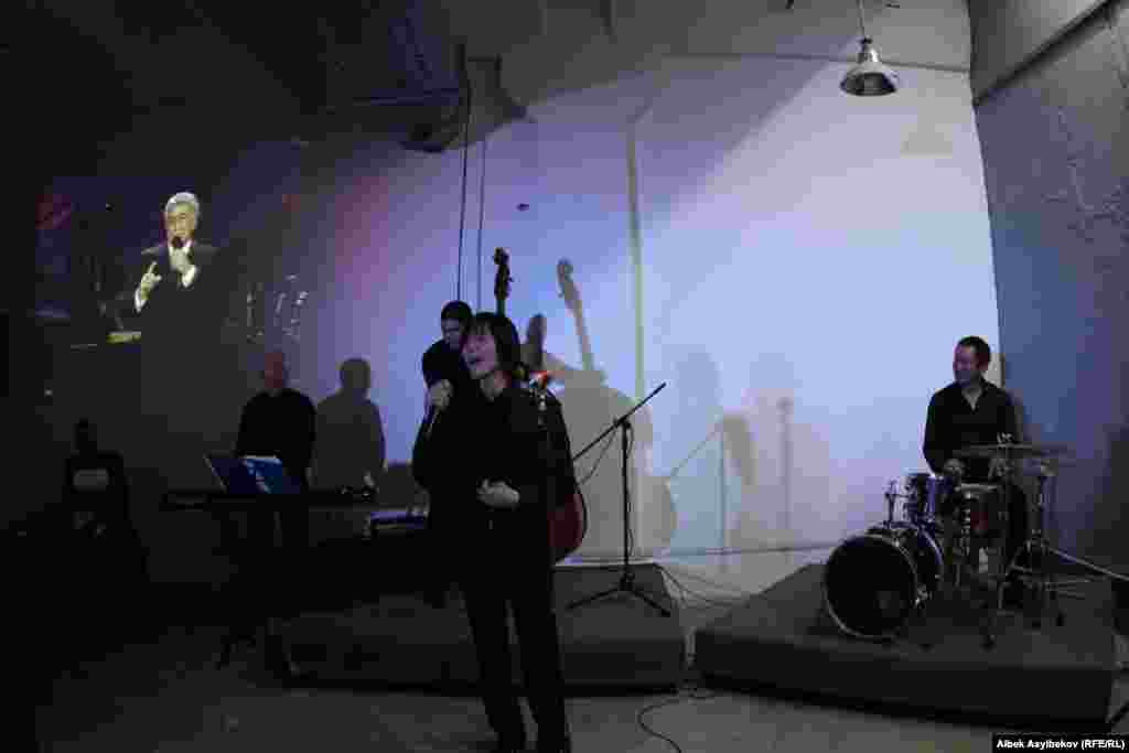 Лидер джазовой группы "Соленые орешки" Бакыт Кыдыкбаев 