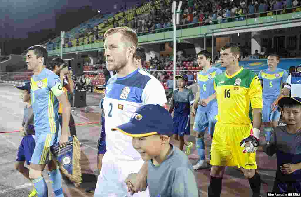 Биринчи таймдын 44-мүнөтүндө Кыргызстандын коргоочусу Валерий Кичин гол киргизсе, кийинки топту экинчи бөлүктө Мирлан Мырзаев атаандашынын дарбазасына кадады.