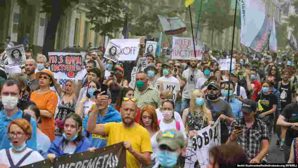 Кілька тисяч людей взяли у часть у акції &laquo;200 днів брехні&raquo; на підтримку підозрюваних у справі про вбивство журналіста Павла Шеремета &ndash; Андрія Антоненка, Юлії Кузьменко та Яни Дугарь. Київ, 4 липня 2020 року Фоторепортаж: &laquo;200 днів брехні&raquo;. Акція на підтримку Антоненка, Кузьменко і Дугарь