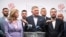 Лідэр славацкай партыі Smer Робэрт Фіца (у цэнтры) са сваімі паплечнікамі, Браціслава, 1 кастрычніка 2023