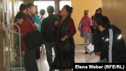 Очередь в миграционной полиции. Темиртау.