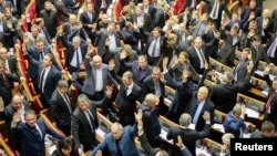 Депутати голосують за так звані «диктаторські» закони, 16 січня 2014 року