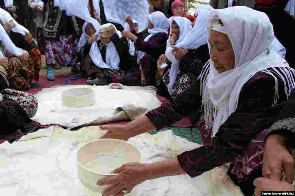 “Сурпа салдынын” башкы максаты тойго нан атап бышыруу – кылымдардан бери кыргызда сакталып келген салт.