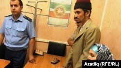 Бер ел элек мәхкәмәдә Фәүзия Бәйрәмова, Рәфис Кашапов һәм Рөстәм Сафин эшләре каралды. Сафин сорауларга җавап бирә. Алар урамда матбугат очрашуы уздырганга штрафка тартылды.