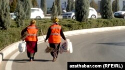 Aşgabat şäheriniň Jemagat hojalygy edaralarynyň birinde işleýän zenanlar
