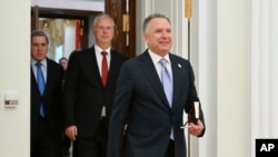 Спецпосланник президента США Стив Уиткофф, глава ФПИ Кирилл Дмитриев и помощник президента России Юрий Ушаков 