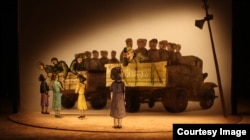 Отправка на фронт - кадр из фильма "Ненаписанная пьеса"