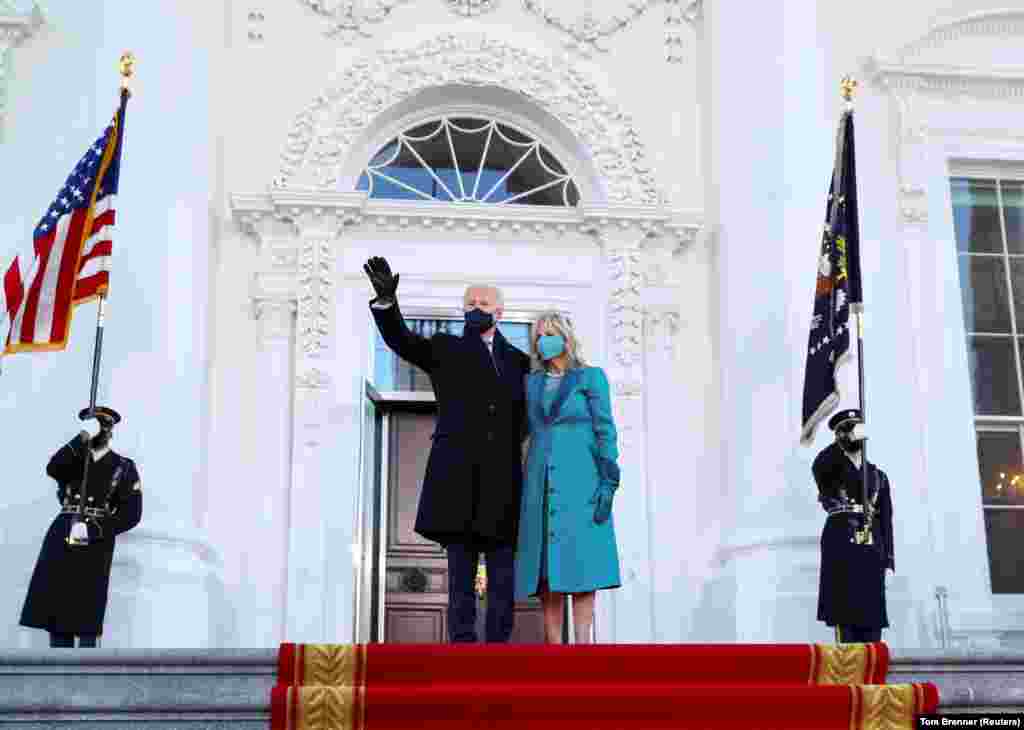 Президент Жо Байден жубайы Жилл менен кызматка киришүү салтанатынан кийин Ак үйдүн жанында. Вашингтон, 20-январь, 2021-жыл. &nbsp;