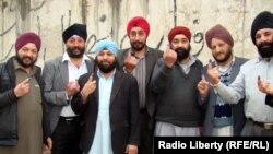 آرشیف/ تصویر از شماری از سیک ها در کابل وقتی که رای دادند این تصویر حنبۀ تزئینی دارد, 05 April 2014