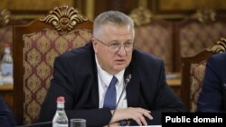 Armenia - Russian Deputy Prime Minister Alexei Overchuk meets his Armenian counterpart Mher Grigorian, Yerevan, August 20, 2025.