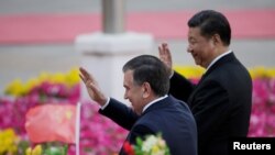 Президент Узбекистана Шавкат Мирзияев и председатель КНР Си Цзиньпин.