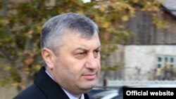 Эдуард Кокойты под давлением из Москвы определился, наконец, с кандидатурой своего преемника