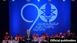 Архив - президент Армении Серж Саргсян посетил Общественное радио, 2016 г.