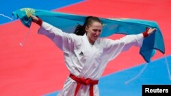 Казахстанская каратистка Гузалия Гафурова после победы на Азиатских играх. Джакарта, 27 августа 2018 года. 