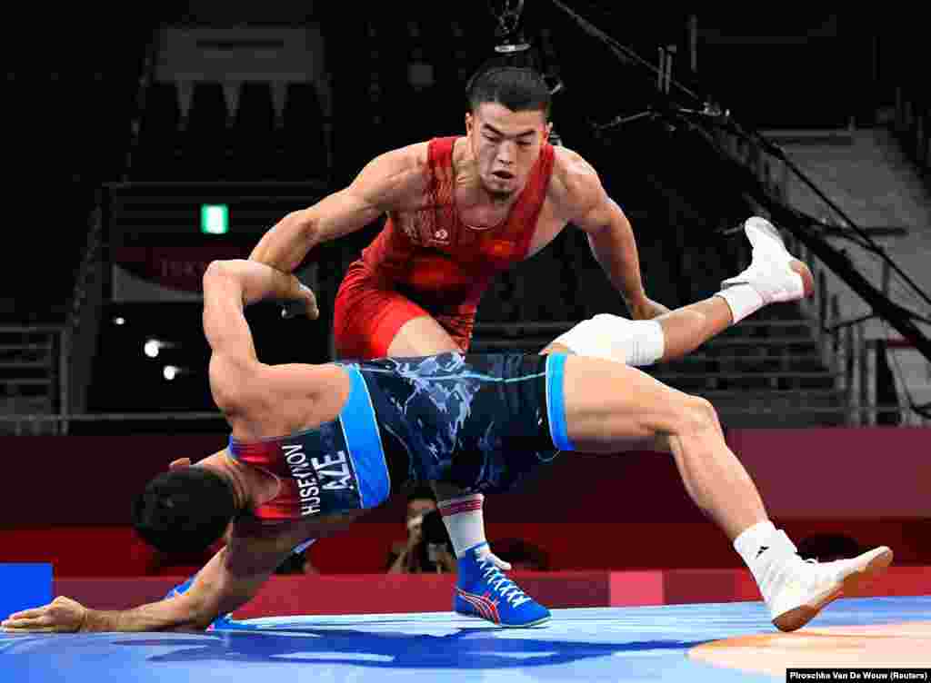 Махмудов буга чейин үч беттеш өткөргөн. Алгач тунистик Ламьед Маафини 11:0 эсеби менен уткан. Чейрек финалда азербайжандык Рафиг Хусейновду 9:1 эсеби менен жеңген.