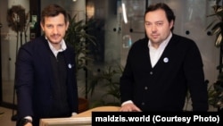Прадстаўнікі ініцыятывы Maldzis Рыгор Астапеня і Павал Мацукевіч