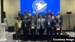 Спорт журналисттеринин эл аралык форумунун катышуучулары.