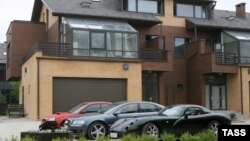 Роскошные дома и автомобили в России скоро могут стать слишком дорогим удовольствием