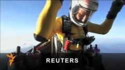 Канатлы кеше Фудзи тавы тирәли очып әйләнде