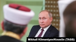Rusiye prezidenti Vladimir Putin Qırımda, 2019 senesi martnıñ 18-i