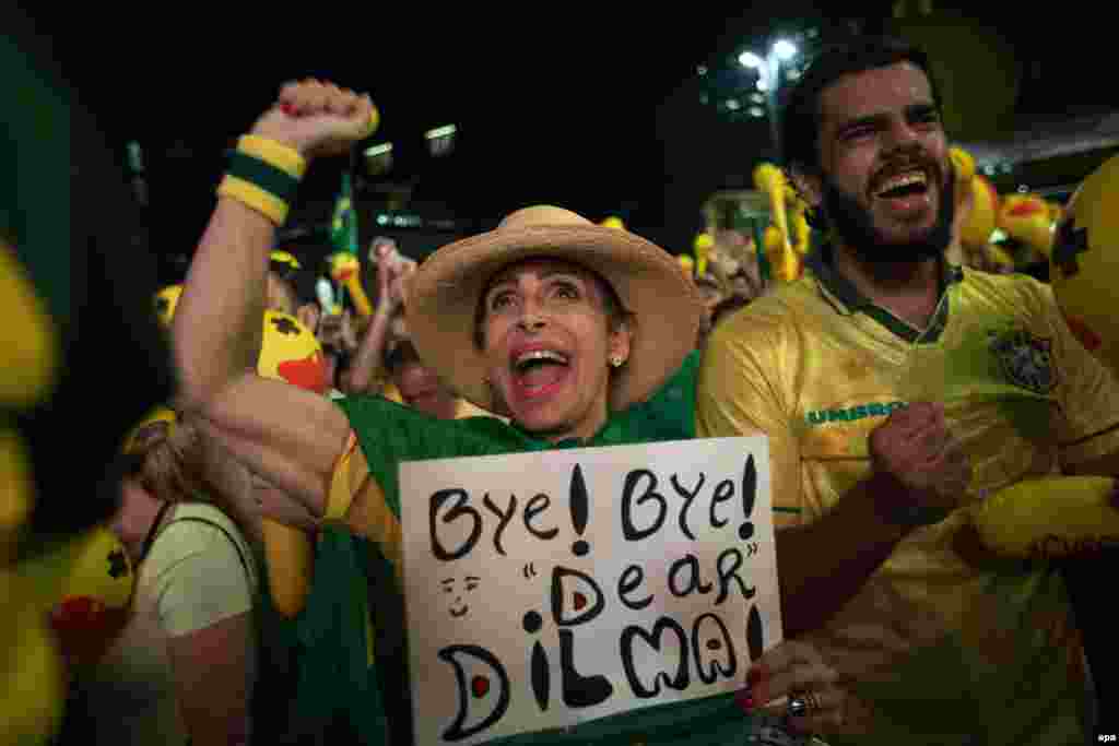 Дегенмен оған биліктен кетуге тура келетін сияқты. &nbsp;