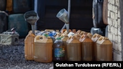 Желим идиштерге куюлган бензин. 