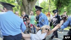 Украинская полиция арестовывает активистов выступлений у стен Верховной рады