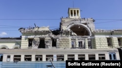 У Дніпрі, серед іншого, був пошкоджений вокзал, а на Харківщині було травмовано залізничника, пошкоджена інфраструктура чотирьох станцій. Архівне фото 