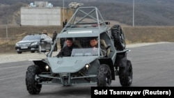 Багги – это, по сути, скелет машины с мощным двигателем с возможностью палить из всего, что есть, по всем азимутам