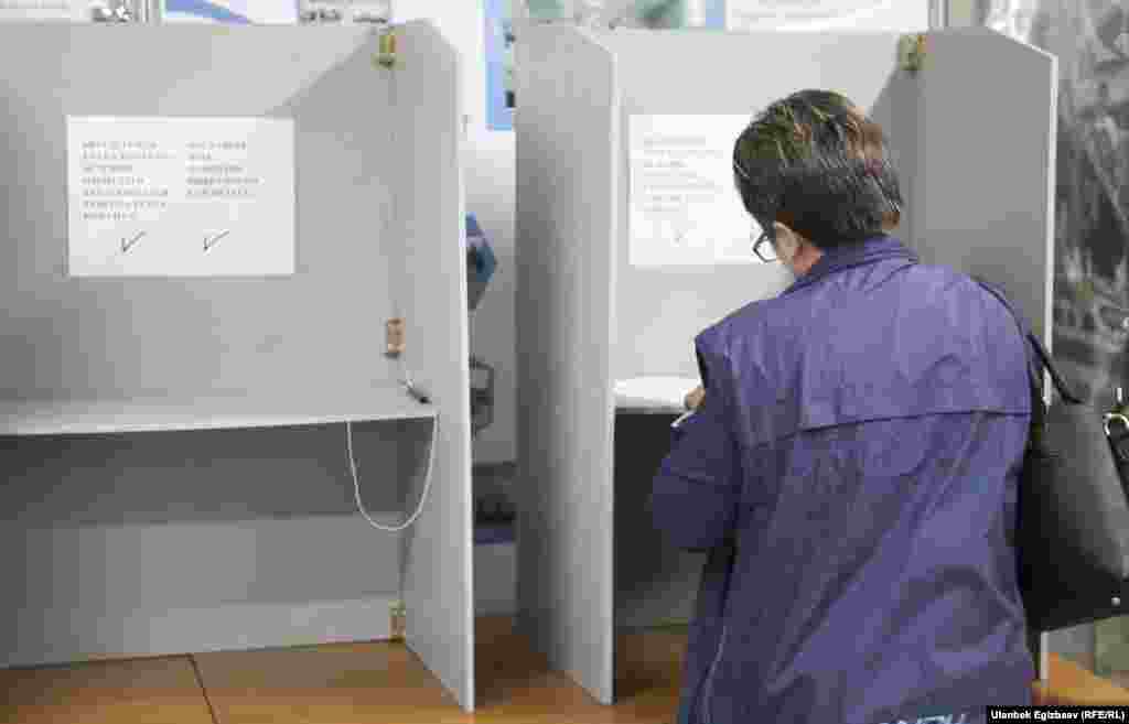 Шайлоодо добуш бергендердин 50 пайыздан көбү колдогон талапкер президент болуп шайланат. Биринчи айлампада эч бир талапкер 50 пайыздан көп добуш ала албаса, анда экинчи айлампа болот.