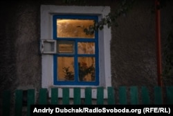 Вікно однієї з хат у Кримському, вересень 2021 року