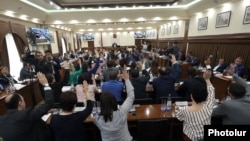 Armenia -- A session of the Yerevan city council, April 23, 2019.