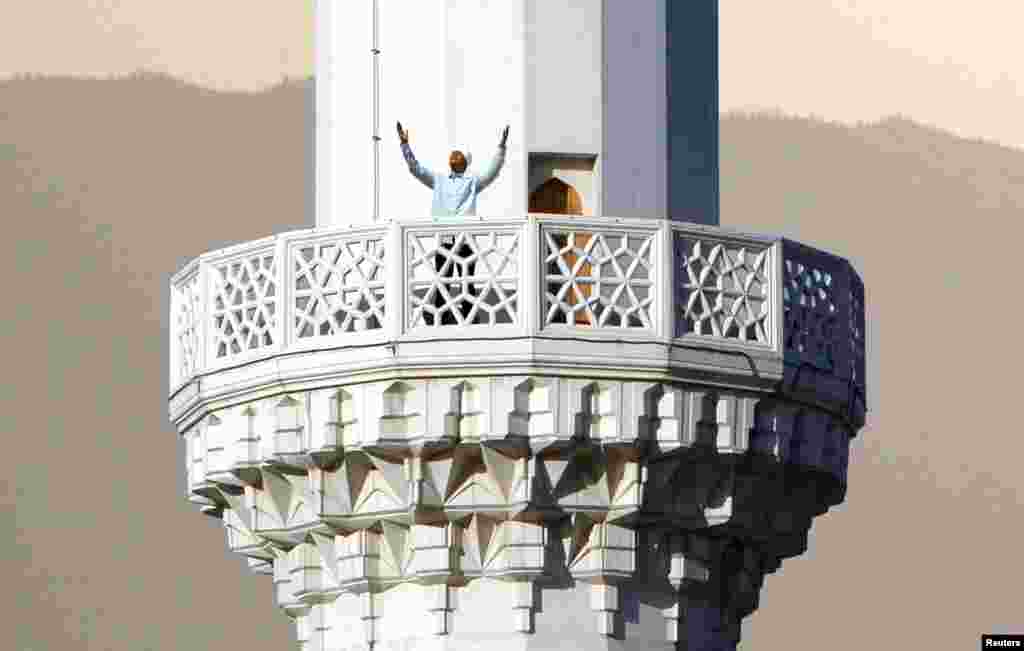 Шаардагы минареттердин бири