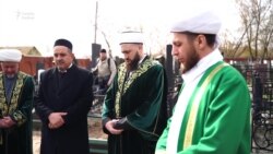 Яңа бистә зиратында Остазлар көне