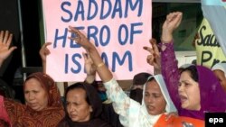 ЕС против казни Хусейна, потому что она сделает его мучеником и породит в Ираке новую полну насилия